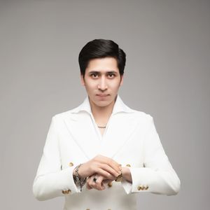 公车上拨开岳双腿进入电影
