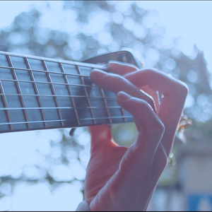 公车上拨开岳双腿进入电影
